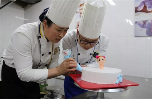 學(xué)做精品蛋糕 就來山東藍(lán)海職業(yè)學(xué)校！