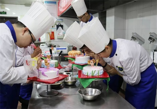 學(xué)做精品蛋糕 就來山東藍(lán)海職業(yè)學(xué)校！