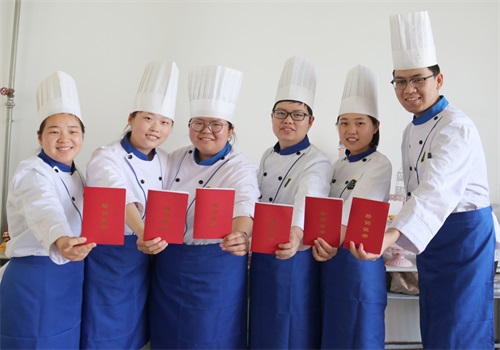學(xué)做精品蛋糕 就來山東藍(lán)海職業(yè)學(xué)校！