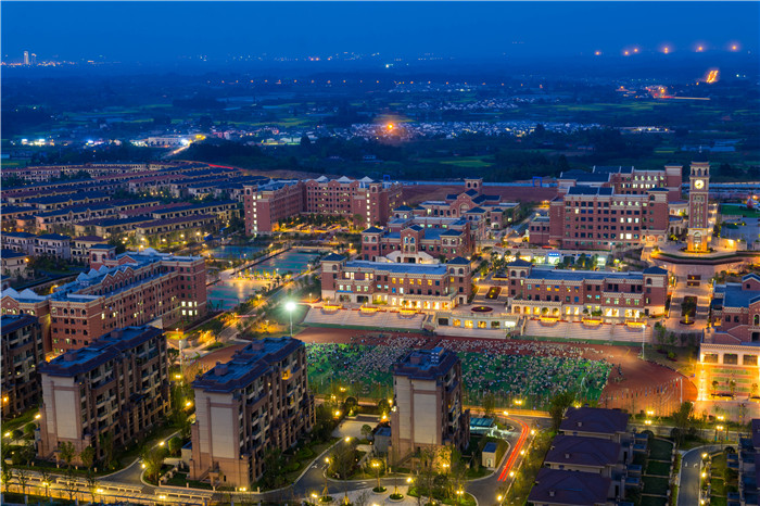 成都華夏旅游商務(wù)學(xué)校學(xué)費(fèi)貴不貴