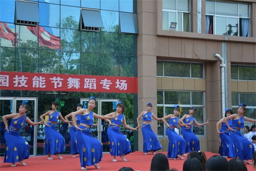 州智科技工學(xué)校第十四屆“人人登臺(tái)參與、秀展技能特長(zhǎng)、弘揚(yáng)自強(qiáng)信心”技能節(jié)  