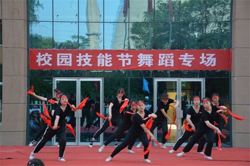 州智科技工學(xué)校第十四屆“人人登臺(tái)參與、秀展技能特長(zhǎng)、弘揚(yáng)自強(qiáng)信心”技能節(jié)  
