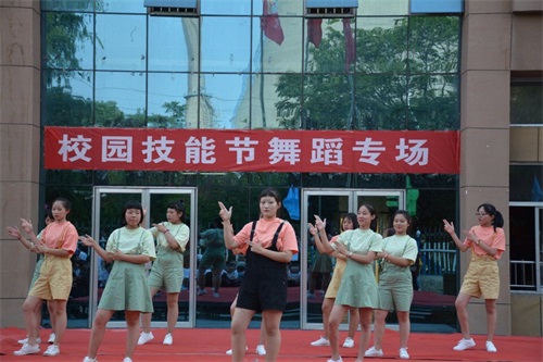 州智科技工學(xué)校第十四屆“人人登臺(tái)參與、秀展技能特長(zhǎng)、弘揚(yáng)自強(qiáng)信心”技能節(jié)  