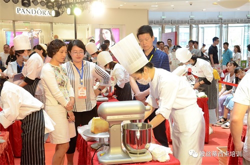 祝賀煙臺波絲蒂糕點培訓學校2019“波絲蒂杯”第三屆西點創(chuàng)新大賽圓滿舉行！
