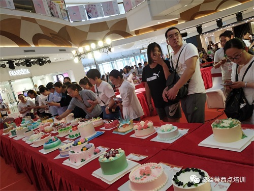 祝賀煙臺波絲蒂糕點培訓學校2019“波絲蒂杯”第三屆西點創(chuàng)新大賽圓滿舉行！