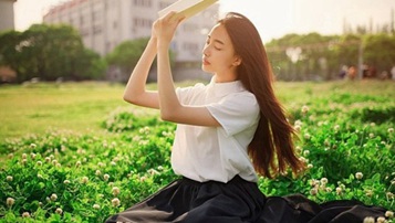 樂(lè)山市教育局黨組成員、副局長(zhǎng)梁開(kāi)禹一行蒞臨市計(jì)算機(jī)學(xué)校調(diào)研指導(dǎo)