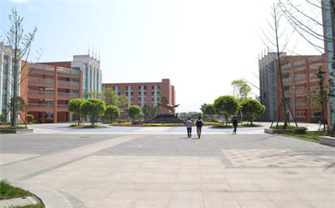 四川江油工業(yè)學校2020年報名條件