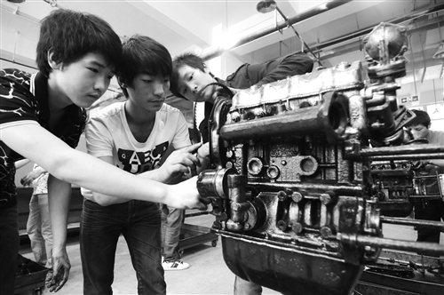  2020年重慶能源技師學(xué)院汽車維修(大專+高級(jí)技工)專業(yè)招生