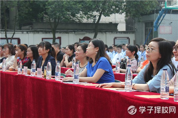 成都財貿職高舉辦計算機專業(yè)部學生技能競賽匯報展演