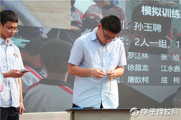 成都財貿職高舉辦計算機專業(yè)部學生技能競賽匯報展演