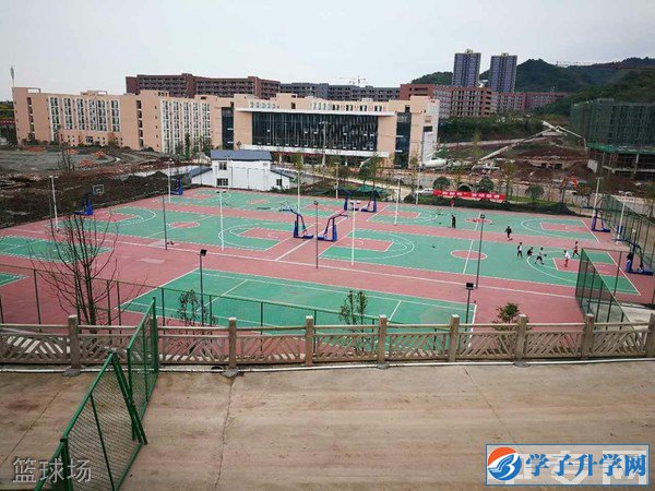 成都信息技術(shù)學(xué)校學(xué)費(fèi)、報名費(fèi)多少錢？