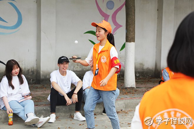 成都希望職業(yè)學(xué)校舉行第二屆趣味運(yùn)動(dòng)會(huì)