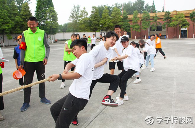 成都希望職業(yè)學(xué)校舉行第二屆趣味運(yùn)動(dòng)會(huì)