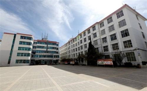 昆明市化工技工學(xué)校2020年招生簡(jiǎn)章