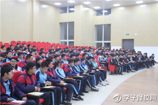 都江堰市職業(yè)中學(xué)機電汽修專業(yè)部召開學(xué)生干部培訓(xùn)會