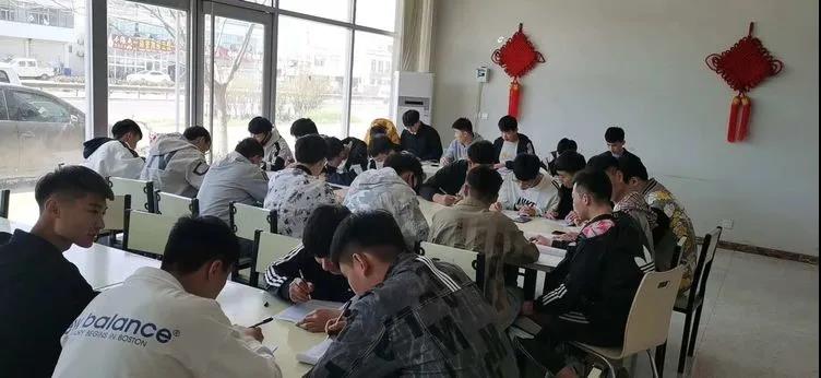 山東煤炭技師學(xué)院電力精品班師徒教學(xué)拉開帷幕