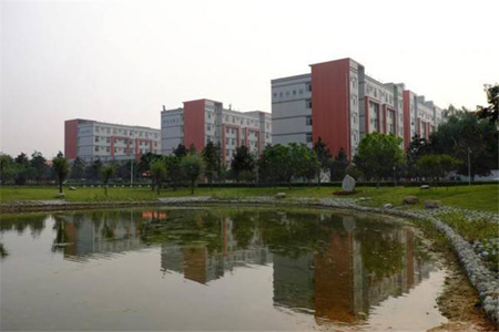  成都鐵路衛(wèi)生學(xué)校怎么樣？