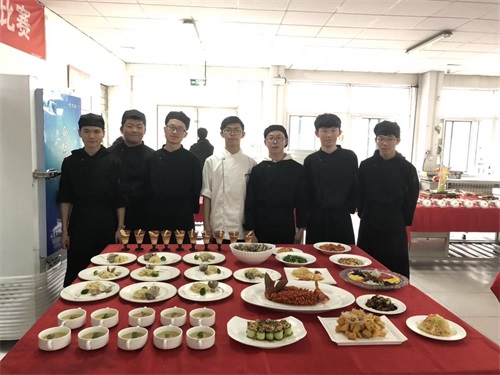 山東省濰坊商業(yè)學校2018級烹飪專業(yè)學生的創(chuàng)意技能比賽作品展！