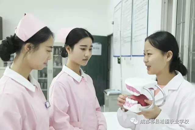 初中女生讀成都衛(wèi)校怎么樣？