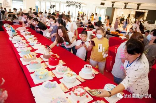 市區(qū)職建科、市區(qū)鑒定中心高度重視、嚴(yán)格要求、認(rèn)真評(píng)審，為大賽順利舉辦保駕護(hù)航