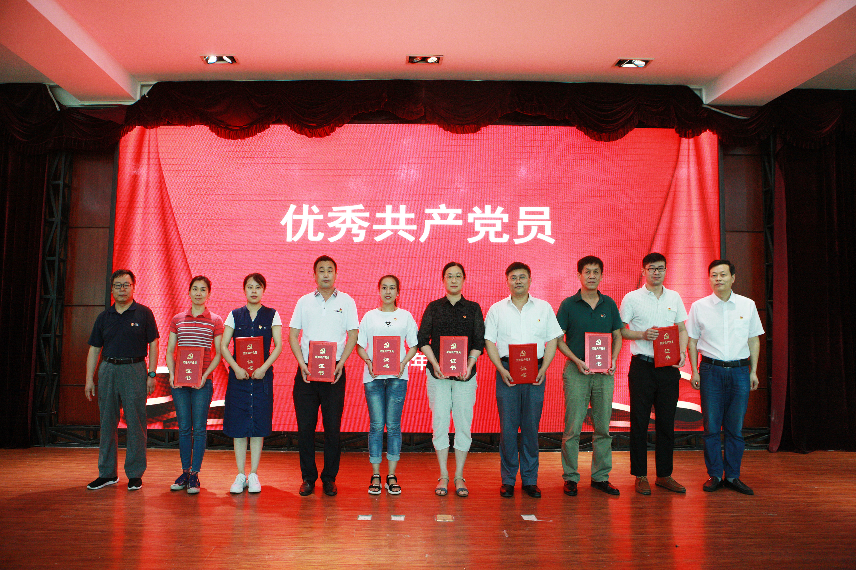 山東省濰坊商業(yè)學(xué)校召開紀(jì)念建黨99周年“七一”表彰大會(huì)！