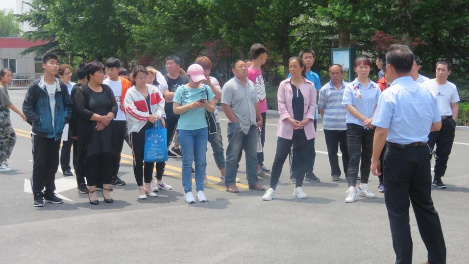 德州新生來山東兗礦技師學(xué)院實(shí)地考察，受到校領(lǐng)導(dǎo)熱情接待