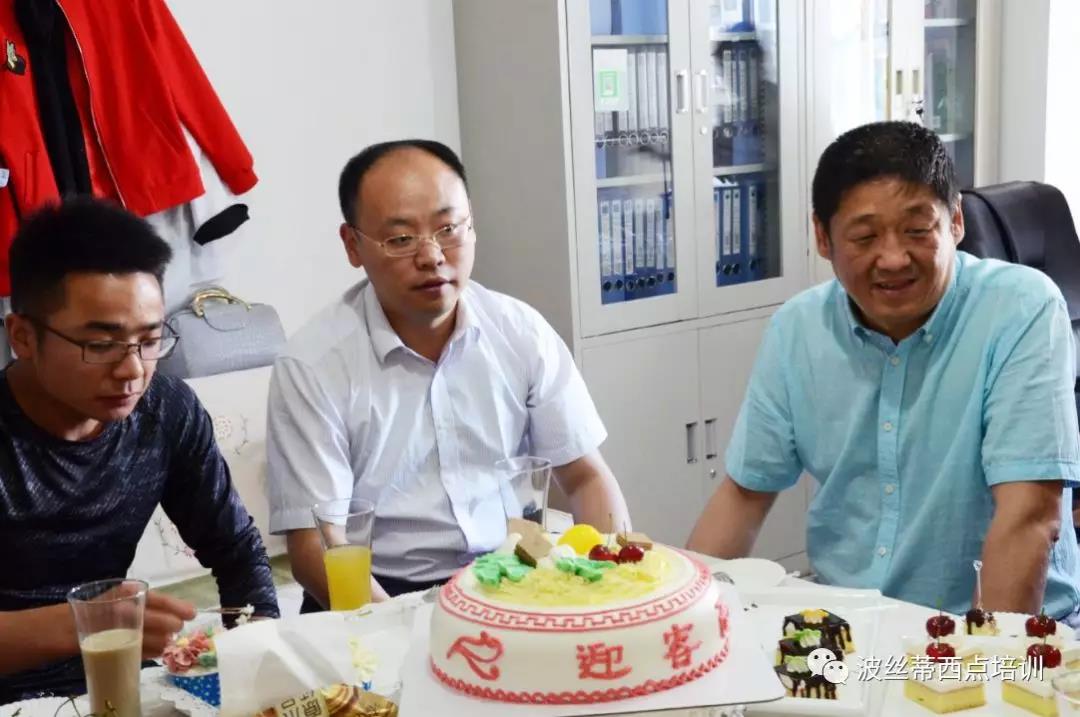 西藏日喀則市職業(yè)技能服務(wù)中心代表團(tuán)到波絲蒂西點(diǎn)學(xué)校調(diào)研學(xué)習(xí)