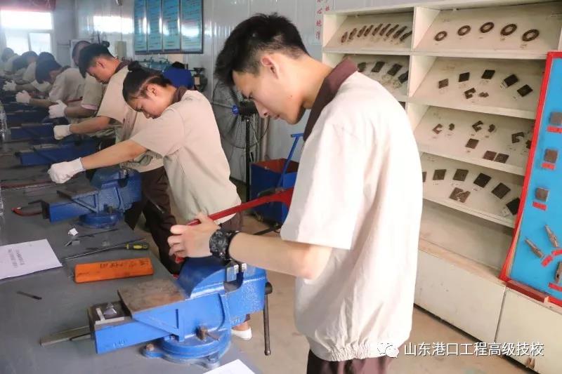 山東港口工程高級技工學(xué)校舉辦2020年度學(xué)生技能進(jìn)競賽
