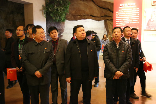 參觀革命圣地 汲取奮斗力量——山東東營(yíng)金盾司法學(xué)校組織黨員干部赴革命圣地延安參觀學(xué)習(xí)