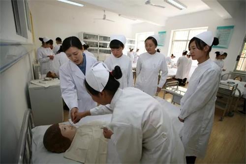 聊城市衛(wèi)生職工中等專業(yè)學(xué)校有何報(bào)考說(shuō)明呢？