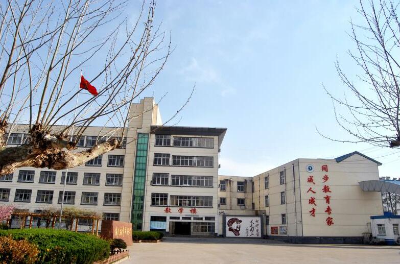 臨沂電力工程技術(shù)教育學(xué)校是正規(guī)學(xué)校嗎？學(xué)校工業(yè)機(jī)器人專業(yè)怎么樣？