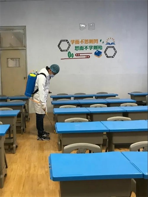 辛勤付出，暖心陪護(hù)：濟(jì)南應(yīng)用技術(shù)職業(yè)中等專業(yè)學(xué)校值班老師的一天