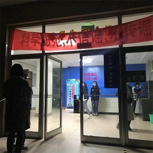 辛勤付出，暖心陪護(hù)：濟(jì)南應(yīng)用技術(shù)職業(yè)中等專業(yè)學(xué)校值班老師的一天