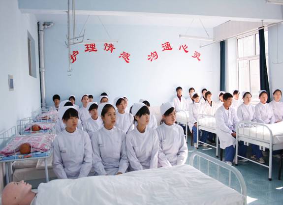 成都龍泉衛(wèi)校護(hù)理專(zhuān)業(yè)招生條件是什么