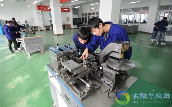  2018成都紡織高等專科學(xué)校有哪些專業(yè) 什么專業(yè)好