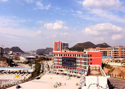學(xué)校大門