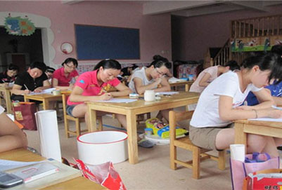 重慶幼師學校畢業(yè)頒發(fā)幼師資格證嗎?