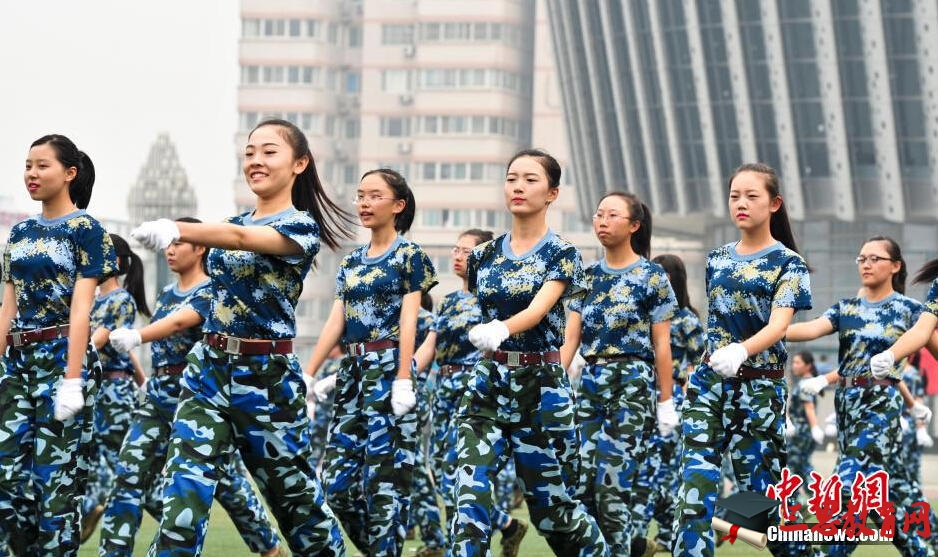 大學(xué)生軍訓(xùn)感言400字四篇