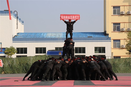 軍訓閱兵展風采，颯爽英姿致青春——金盾司法學?！皯c祝建國71周年暨2021年校閱式”大會隆重舉行