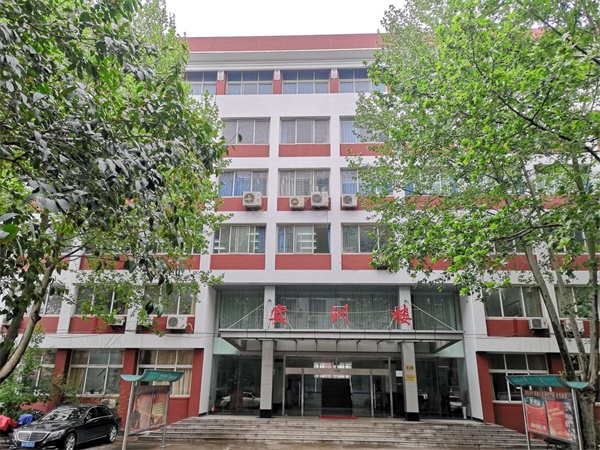 濟(jì)南應(yīng)用技術(shù)職業(yè)中等專業(yè)學(xué)校是公辦學(xué)校嗎？學(xué)校好不好？