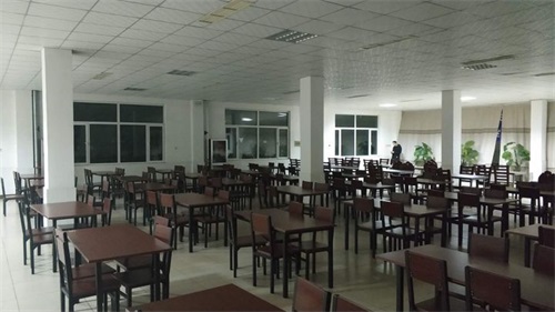 中國人民解放軍第四八零八工廠職業(yè)技術(shù)學(xué)院管理嚴嗎？