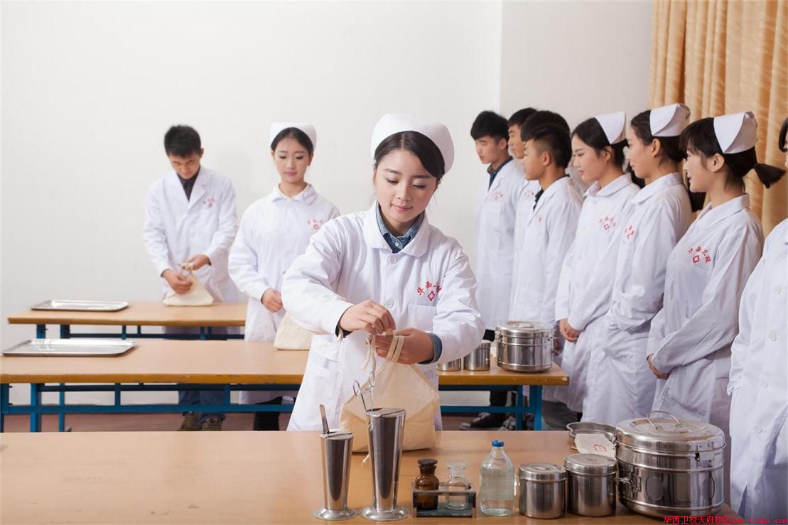 成都衛(wèi)生學?？谇会t(yī)學專業(yè)的就業(yè)前景好不好？