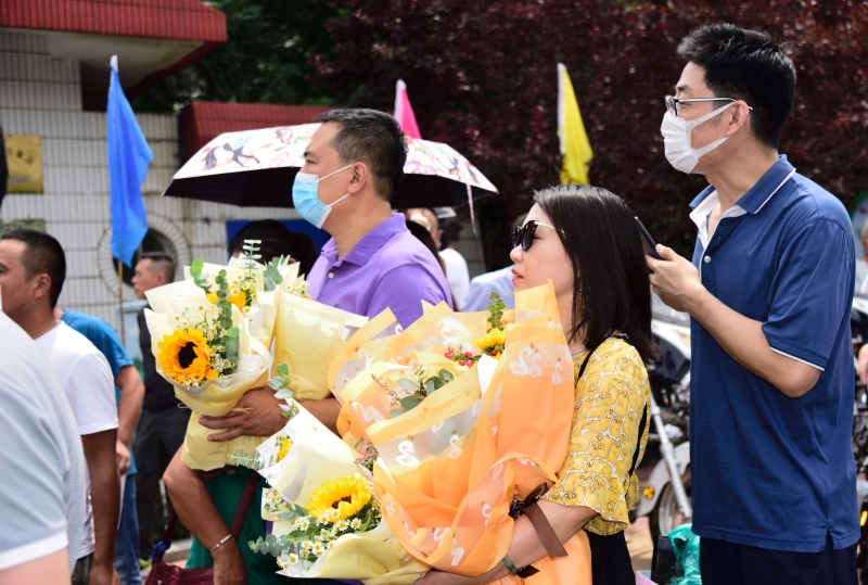 “鮮花與掌聲屬于你們”濟南電子機械工程學校完成中考初三考試工作