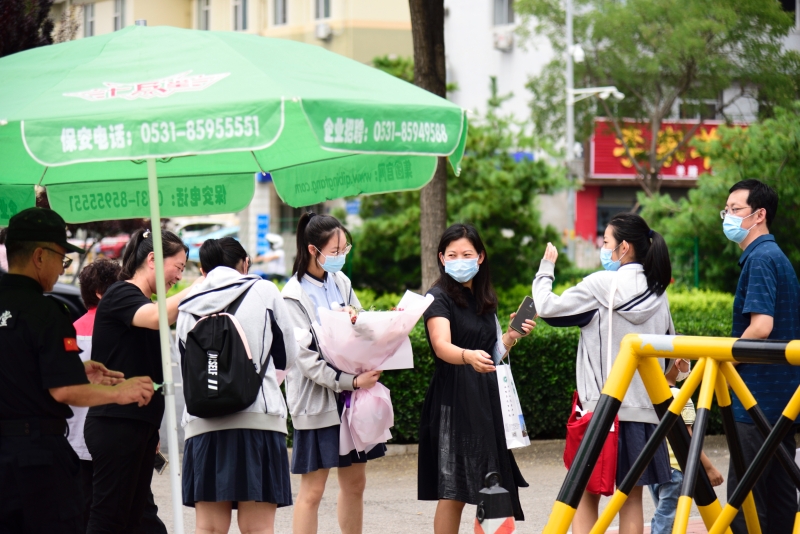 “鮮花與掌聲屬于你們”濟南電子機械工程學校完成中考初三考試工作