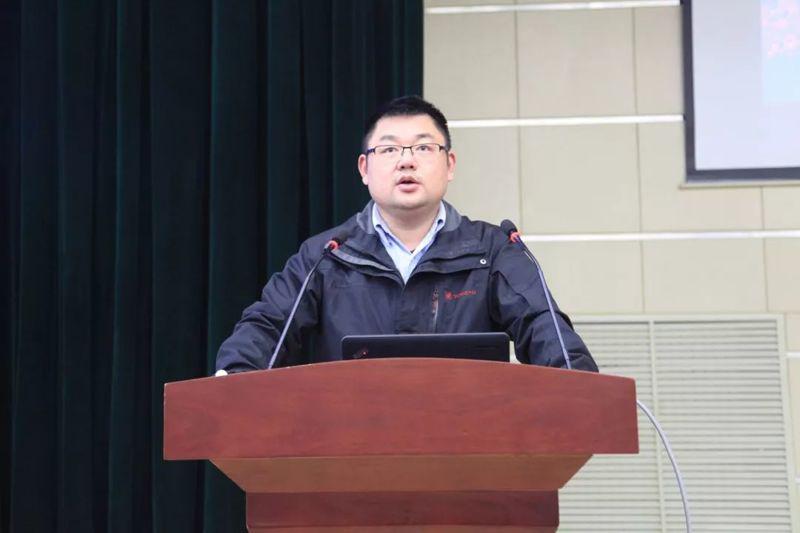 山東公路技師學(xué)院成功舉行“學(xué)院大講堂”活動(dòng)！