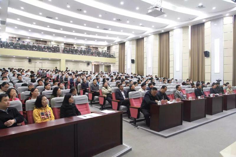 山東公路技師學(xué)院成功舉行“學(xué)院大講堂”活動(dòng)！