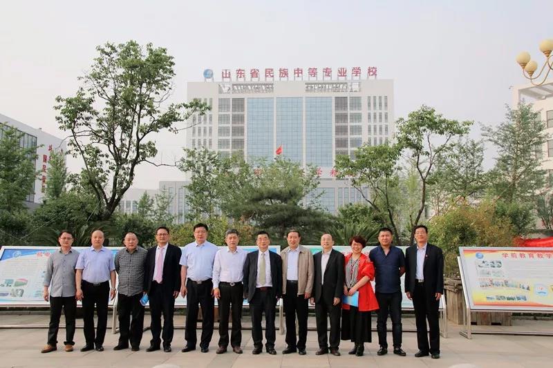 青島求實職業(yè)技術(shù)學(xué)院與山東省民族中等專業(yè)學(xué)校簽訂中高職銜接合作辦學(xué)協(xié)議