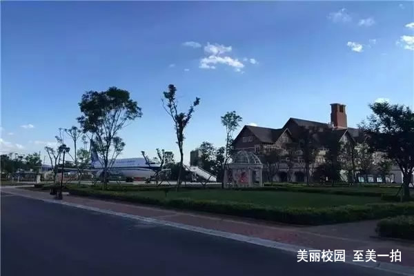 四川西南航空職業(yè)學(xué)院學(xué)校環(huán)境實(shí)拍圖片